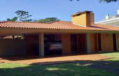Imagem: A casa possui 3 Dormitórios, 3 Banheiros, 3 Vagas na garagem
