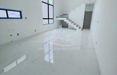 Imagem: A casa possui 3 Dormitórios, 4 Banheiros, 2 Vagas na garagem