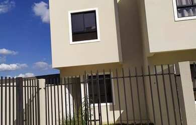 Imagem: A casa possui 3 Dormitórios, 2 Banheiros, 1 Vaga na garagem