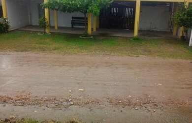 Imagem: A casa possui 4 Dormitórios, 2 Banheiros, 3 Vagas na garagem