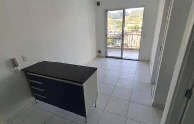 Imagem: O apartamento possui 1 Dormitório, 1 Banheiro, 1 Vaga na garagem