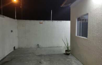 Imagem: A casa possui 2 Dormitórios, 2 Banheiros, 1 Vaga na garagem