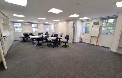 Imagem: O depósito possui 2 Vagas na garagem, 60m² de Área e está