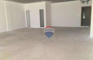 Imagem: O depósito possui 4 Vagas na garagem, 120m² de Área e está