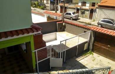 Imagem: A casa possui 3 Dormitórios, 2 Banheiros, 3 Vagas na garagem