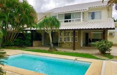 Imagem: A casa em condomínio possui 5 Dormitórios, 5 Banheiros, 4