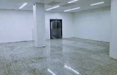 Imagem: O depósito possui 2 Vagas na garagem, 408m² de Área e está