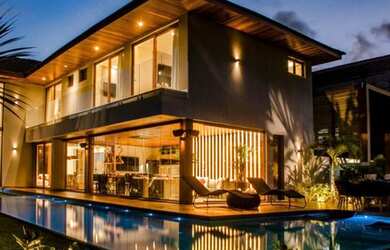 Imagem: A casa em condomínio possui 5 Dormitórios, 5 Banheiros, 4