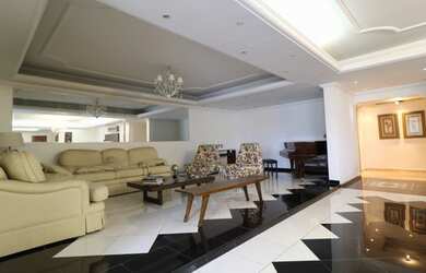 Imagem: O apartamento possui 5 Dormitórios, 5 Banheiros, 3 Vagas na