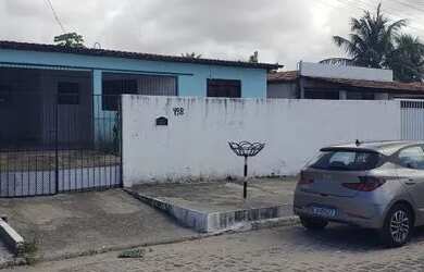 Imagem: A casa possui 2 Dormitórios, 1 Banheiro, 2 Vagas na garagem