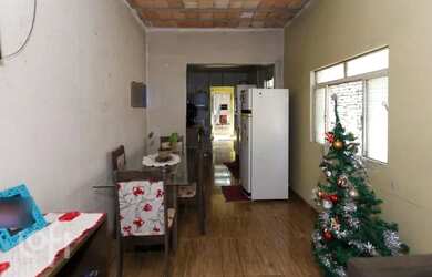 Imagem: A casa possui 3 Dormitórios, 1 Banheiro, 1 Vaga na garagem