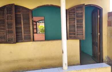 Imagem: A casa possui 1 Dormitório, 1 Banheiro, 1 Vaga na garagem e