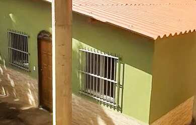 Imagem: A casa possui 2 Dormitórios, 1 Banheiro, 70m² de Área e