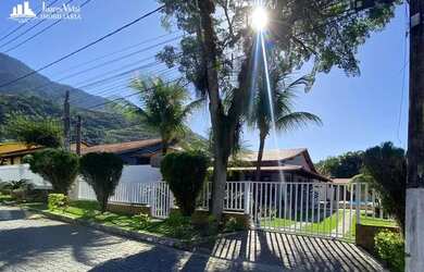 Imagem: A casa em condomínio para alugar possui 3 Dormitórios, 3 Banheiros
