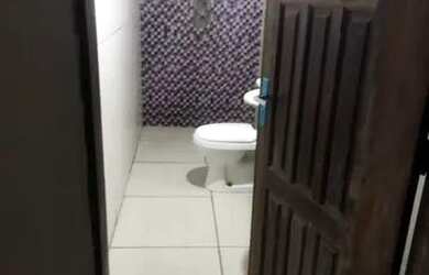 Imagem: A casa possui 3 Dormitórios, 3 Banheiros, 1 Vaga na garagem