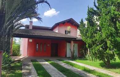 Imagem: A casa em condomínio possui 4 Dormitórios, 5 Banheiros, 4