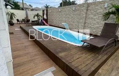 Imagem: A casa em condomínio para alugar possui 4 Dormitórios, 5 Banheiros