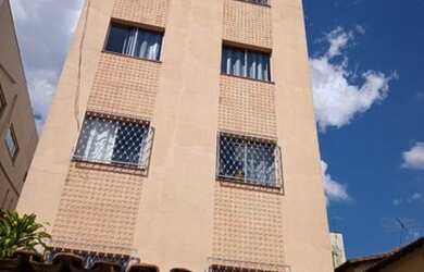 Imagem: O apartamento possui 3 Dormitórios, 1 Banheiro, 1 Vaga na garagem