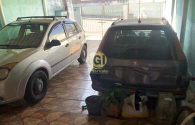 Imagem: A casa possui 3 Dormitórios, 2 Banheiros, 3 Vagas na garagem