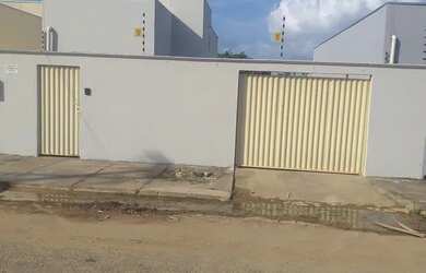 Imagem: A casa possui 2 Dormitórios, 2 Banheiros, 2 Vagas na garagem