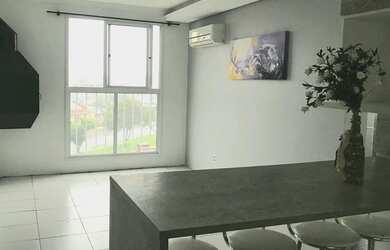 Imagem: O apartamento possui 2 Dormitórios, 1 Banheiro, 1 Vaga na garagem