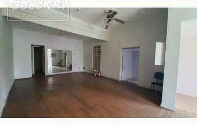 Imagem: O depósito possui 1 Vaga na garagem, 153m² de Área e está