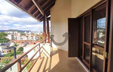 Imagem: A casa possui 2 Dormitórios, 3 Banheiros, 3 Vagas na garagem