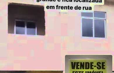 Imagem: A casa possui 4 Dormitórios, 2 Banheiros e está localizado