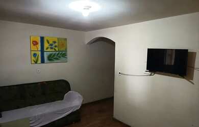 Imagem: A casa possui 3 Dormitórios, 1 Banheiro, 2 Vagas na garagem