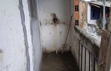 Imagem: A casa possui 2 Dormitórios, 1 Banheiro e está localizado