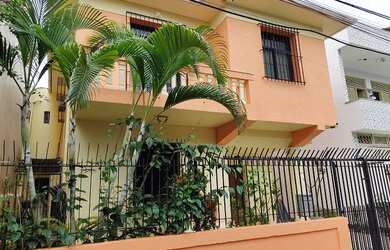 Imagem: A casa possui 5 Dormitórios, 5 Banheiros, 3 Vagas na garagem