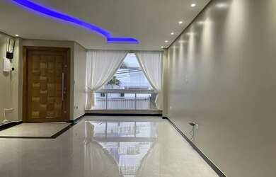 Imagem: A casa possui 3 Dormitórios, 2 Banheiros, 5 Vagas na garagem