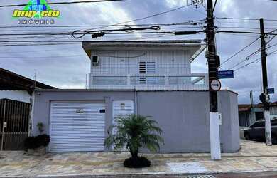 Imagem: A casa possui 3 Dormitórios, 3 Banheiros, 3 Vagas na garagem