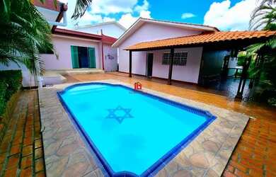 Imagem: A casa em condomínio possui 5 Dormitórios, 2 Banheiros, 4