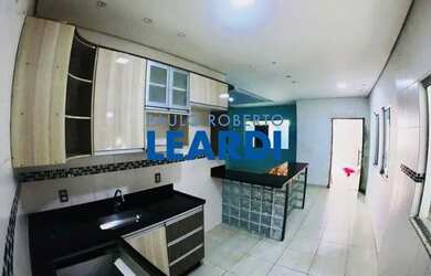 Imagem: A casa possui 2 Dormitórios, 1 Banheiro, 2 Vagas na garagem