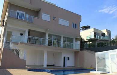 Imagem: A casa em condomínio possui 5 Dormitórios, 5 Banheiros, 5