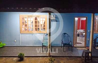 Imagem: A casa possui 5 Dormitórios, 5 Banheiros, 3 Vagas na garagem