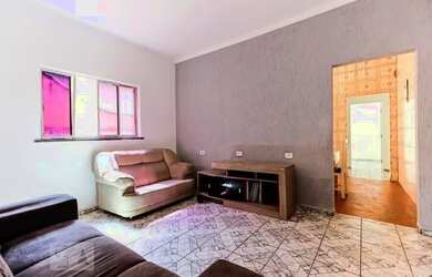 Imagem: A casa possui 2 Dormitórios, 1 Banheiro, 1 Vaga na garagem