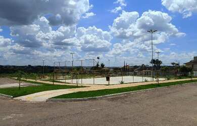 Imagem 6: Casa Térrea Alto Padrão / frente a Praça Goiânia