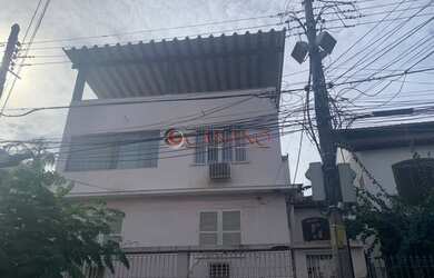 Imagem: A casa possui 5 Dormitórios, 5 Banheiros, 4 Vagas na garagem