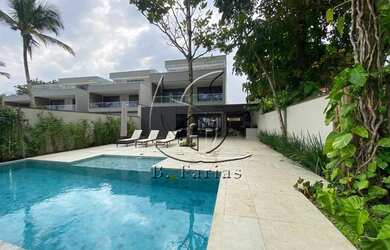 Imagem: A casa em condomínio possui 5 Dormitórios, 5 Banheiros, 3