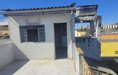 Imagem: A casa possui 1 Dormitório, 1 Banheiro, 1 Vaga na garagem e