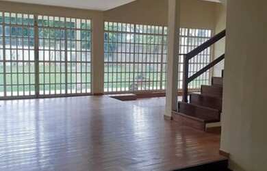 Imagem: A casa possui 3 Dormitórios, 3 Banheiros, 4 Vagas na garagem