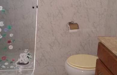 Imagem: A casa possui 3 Dormitórios, 2 Banheiros, 2 Vagas na garagem