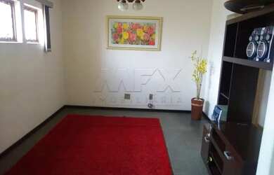 Imagem: A casa possui 3 Dormitórios, 3 Banheiros, 2 Vagas na garagem