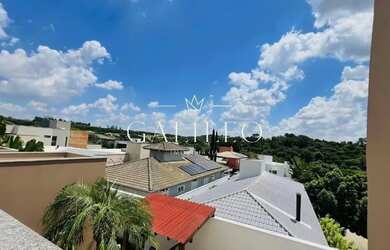 Imagem: A casa em condomínio possui 4 Dormitórios, 3 Banheiros, 4