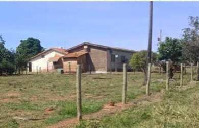 Imagem: A fazenda está localizado em Campina Verde, MG à venda por