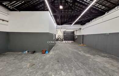 Imagem: O depósito possui 3 Vagas na garagem, 372m² de Área e está