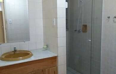 Imagem 3: Quarto mobiliado individual no Centro de Florianópolis