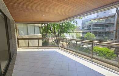 Imagem: O apartamento possui 4 Dormitórios, 5 Banheiros, 3 Vagas na